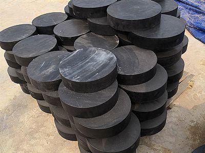 桦南县板式橡胶支座由若干层橡胶片与薄钢板经加压硫化